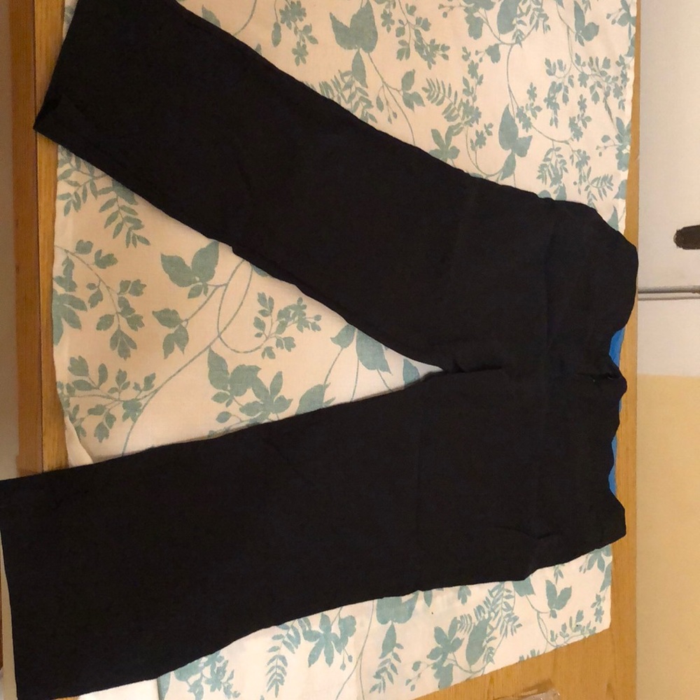 Black capris